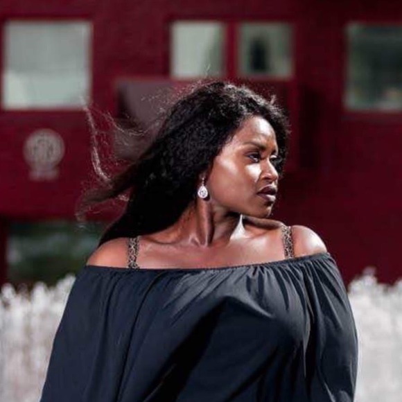 Poshmark Ambassador • 🇨🇦 • Model • Actor - Picture 12 of 15